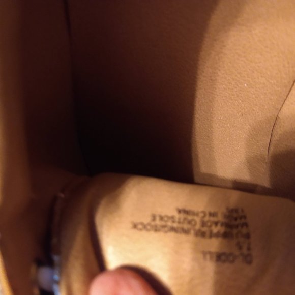 Design lab silver metallic sneakers -  Size 7.5 - Picture 5 of 5